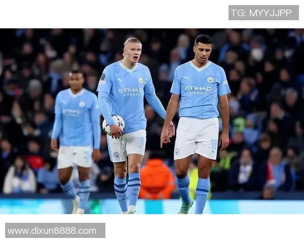 足球明星在赛场上的英俊风采瞬间展现魅力与激情的完美结合